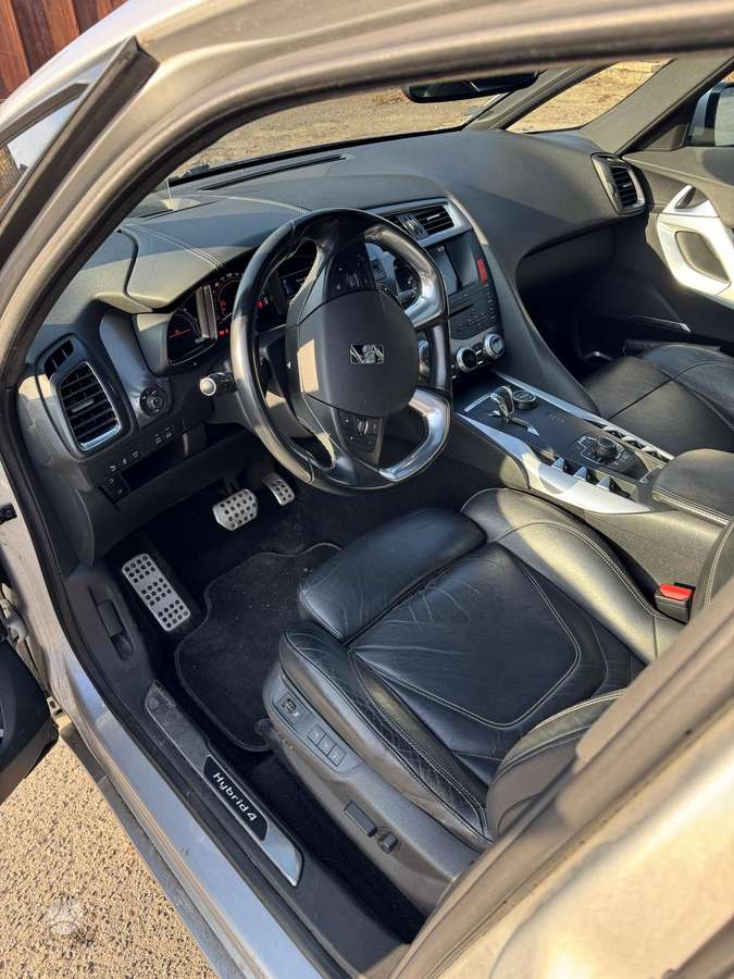 Citroen DS5, 2.0 l., hatchback