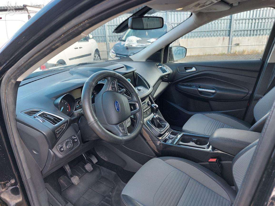 Ford Kuga, visurgājējs / krosovers