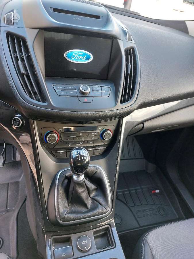 Ford Kuga, visurgājējs / krosovers
