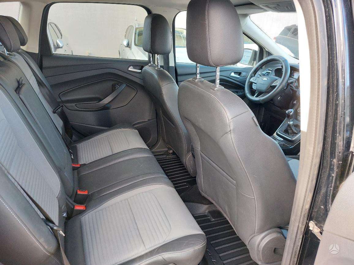 Ford Kuga, visurgājējs / krosovers
