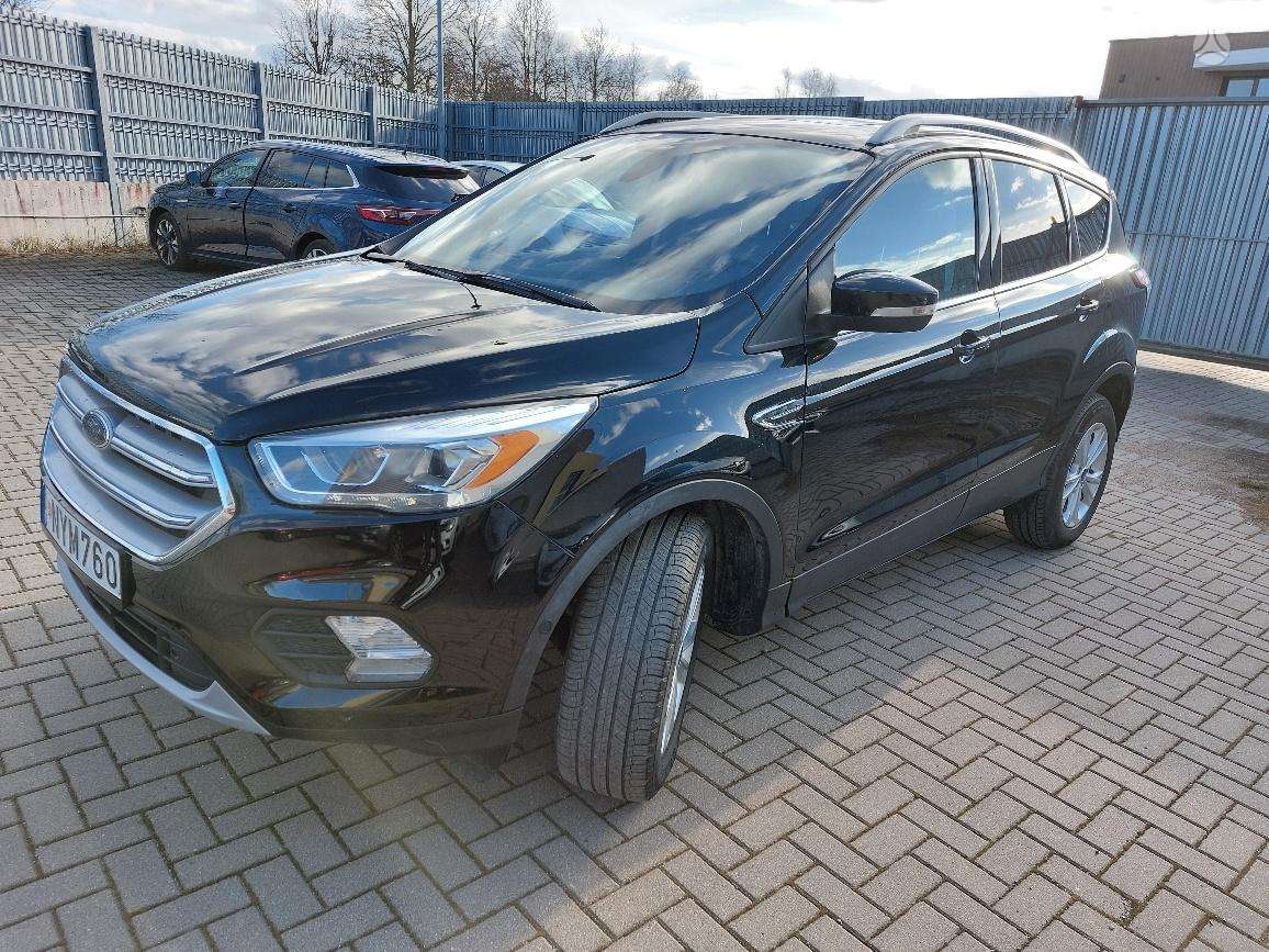 Ford Kuga, visurgājējs / krosovers