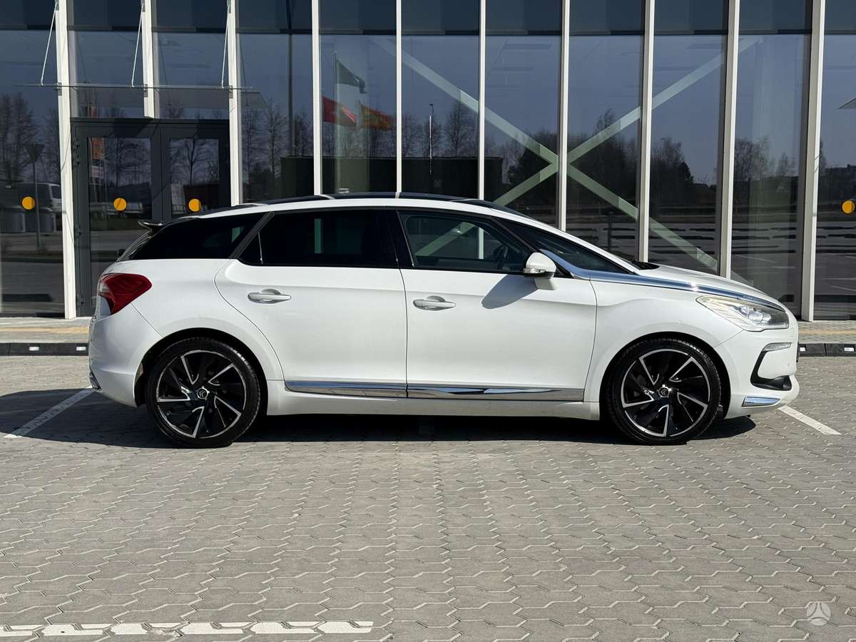Citroen DS5, 1.6 l., hatchback