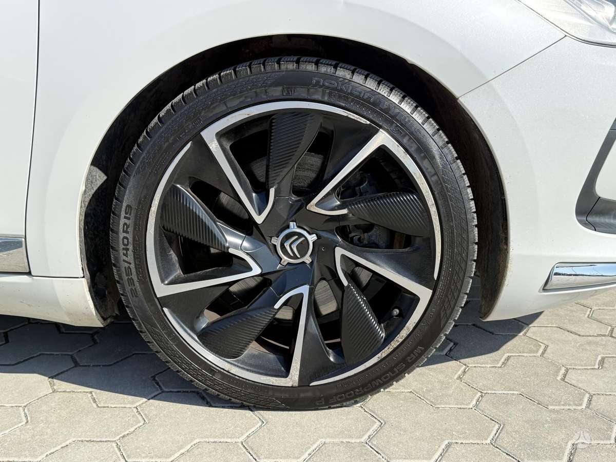 Citroen DS5, 1.6 l., hatchback