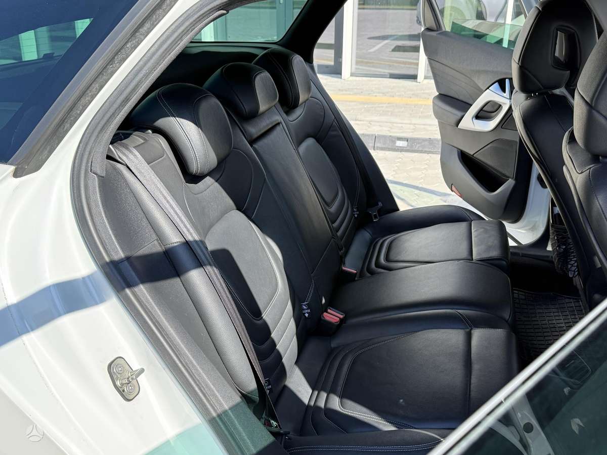 Citroen DS5, 1.6 l., hatchback