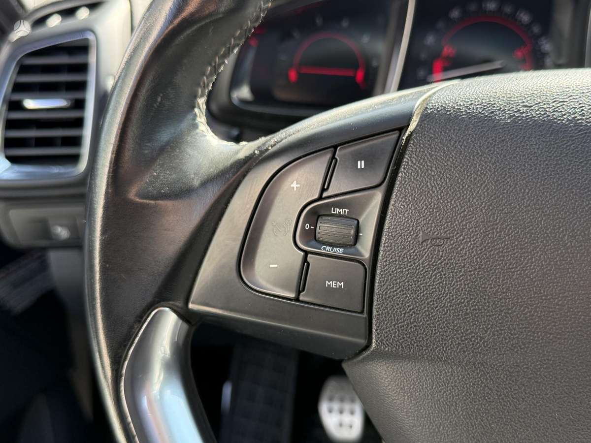 Citroen DS5, 1.6 l., hatchback