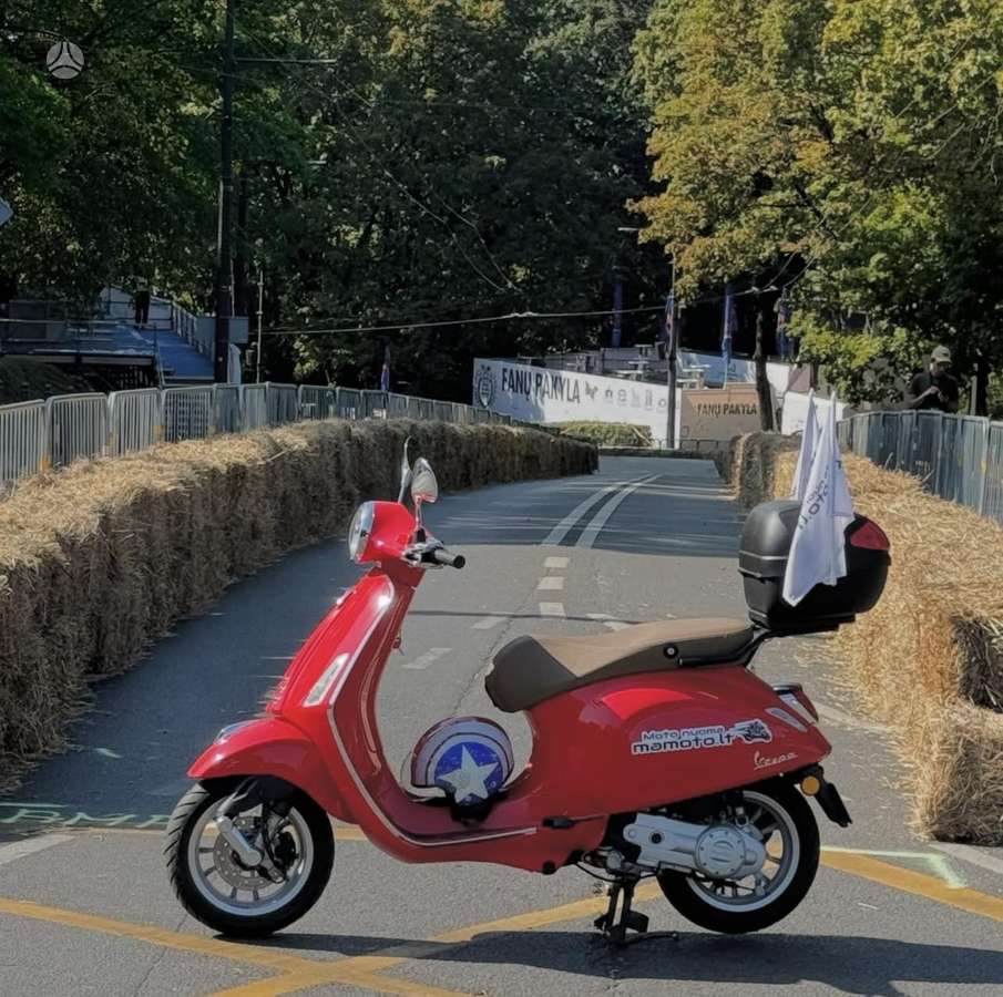Piaggio Vespa, scooters / mopeds
