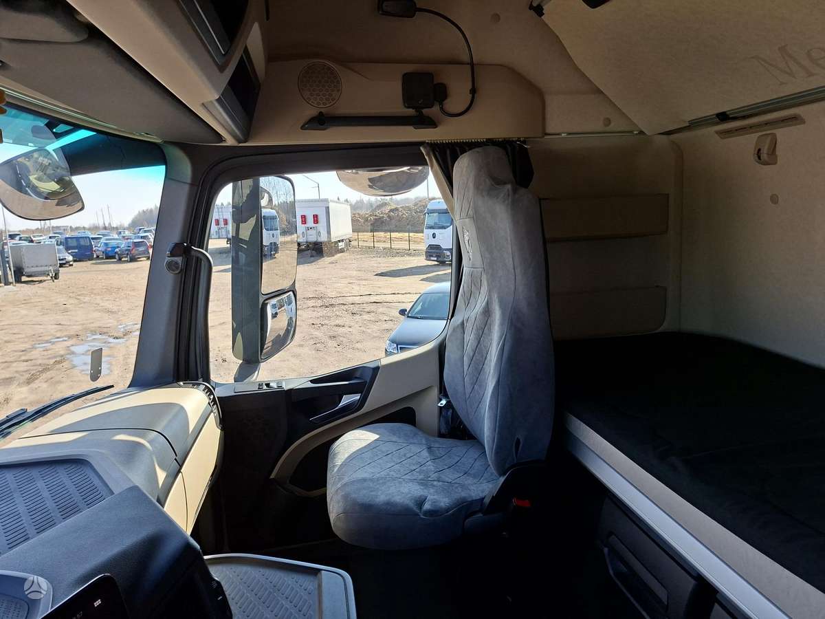 Mercedes-Benz Actros L Pro Cab 1845, double sleeper
