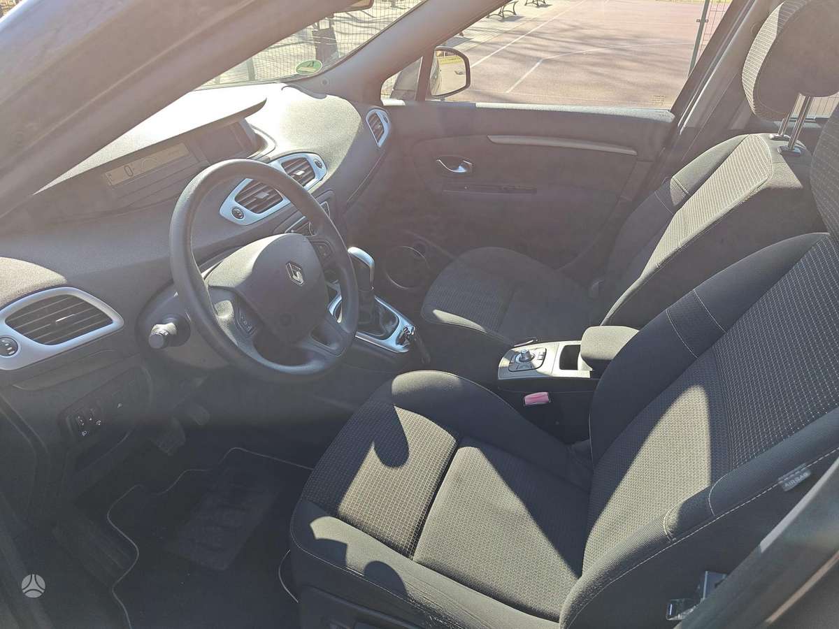 Renault Grand Scenic - 8