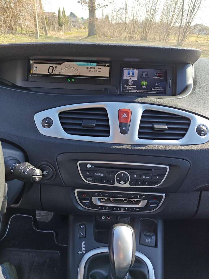 Renault Grand Scenic - 10