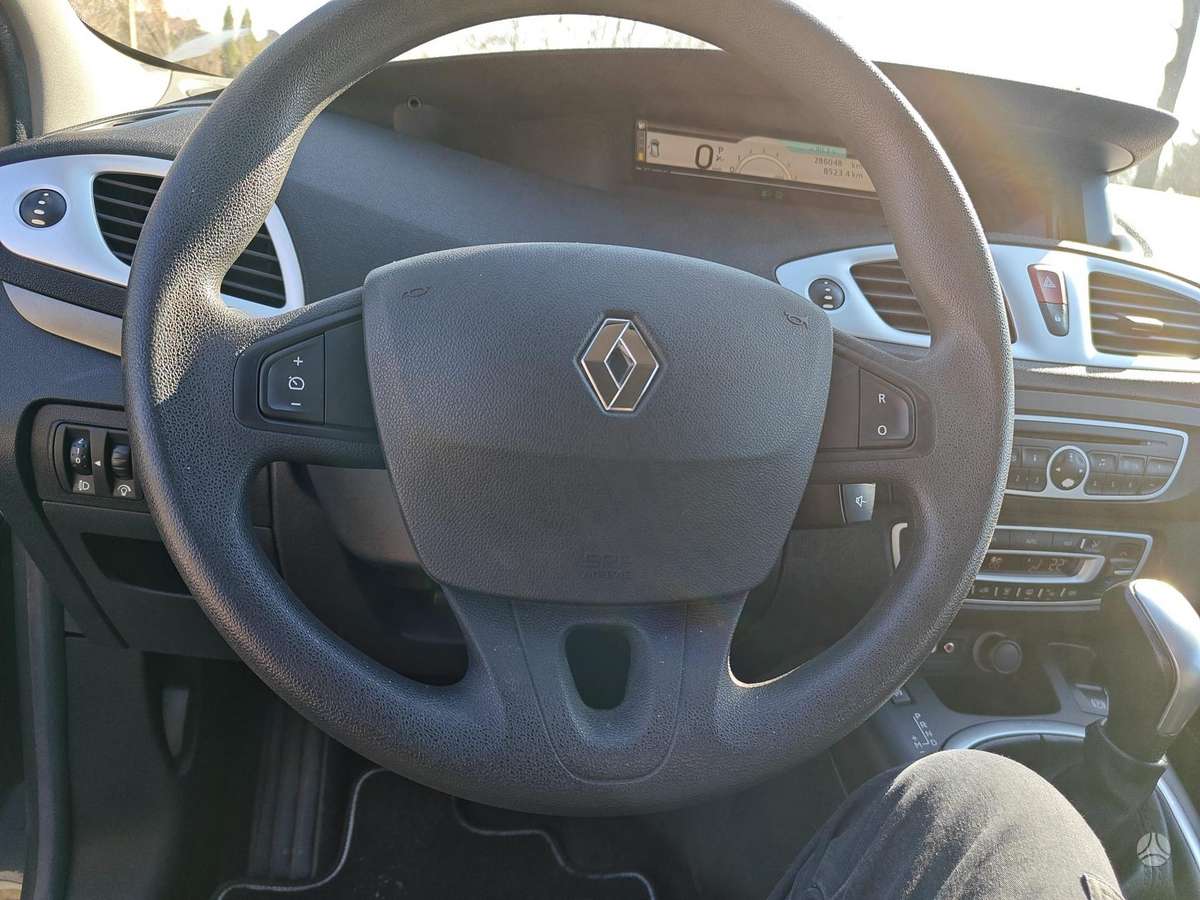 Renault Grand Scenic - 11