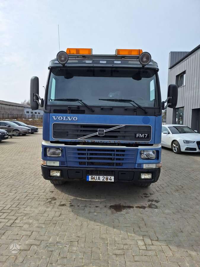 Volvo FM 4×2, crane trucks