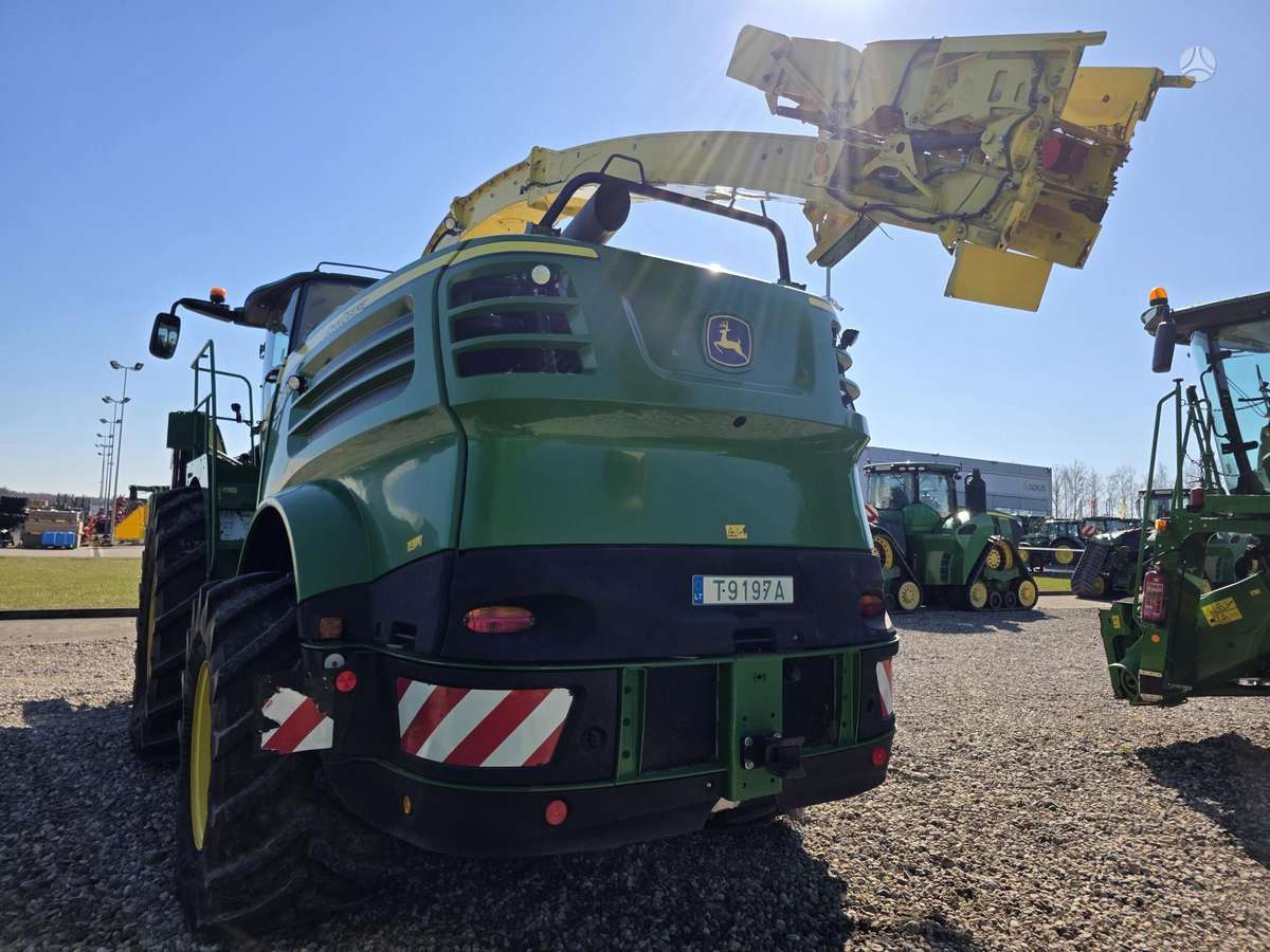John Deere 8700, self-propelled mower conditioners