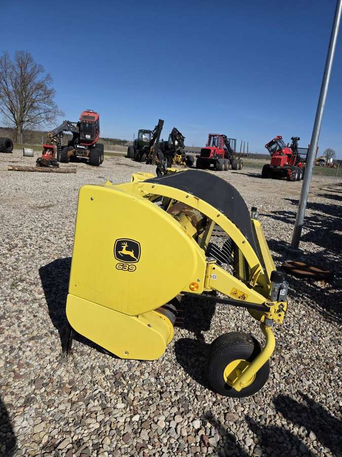 John Deere 8700, self-propelled mower conditioners