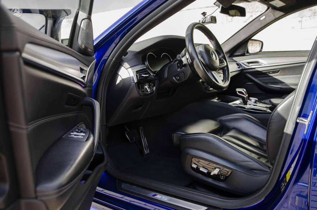 BMW M5, 4.4 l., Седан
