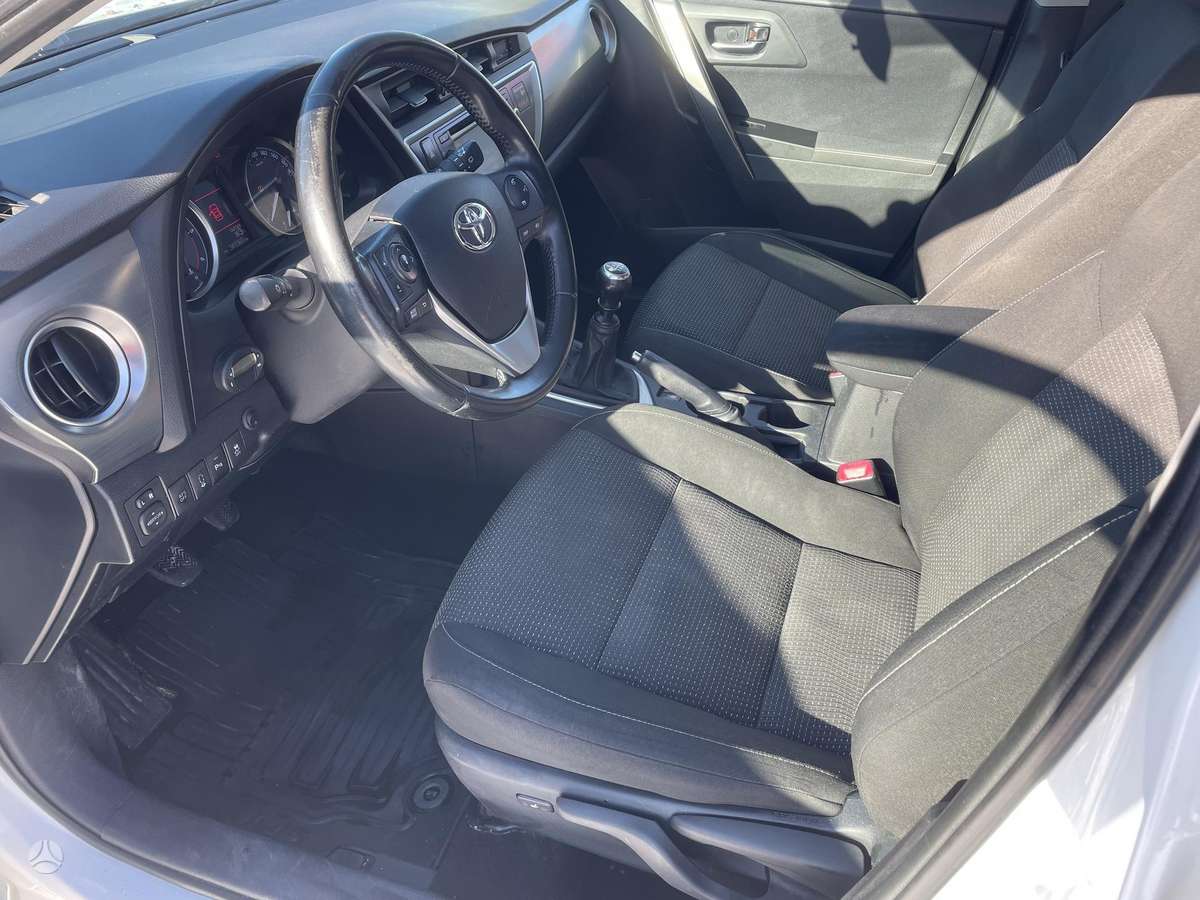Toyota Auris - 10