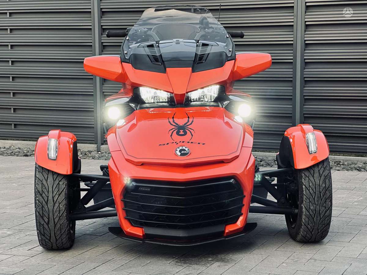 Can-Am Spyder 1330cc, трициклы