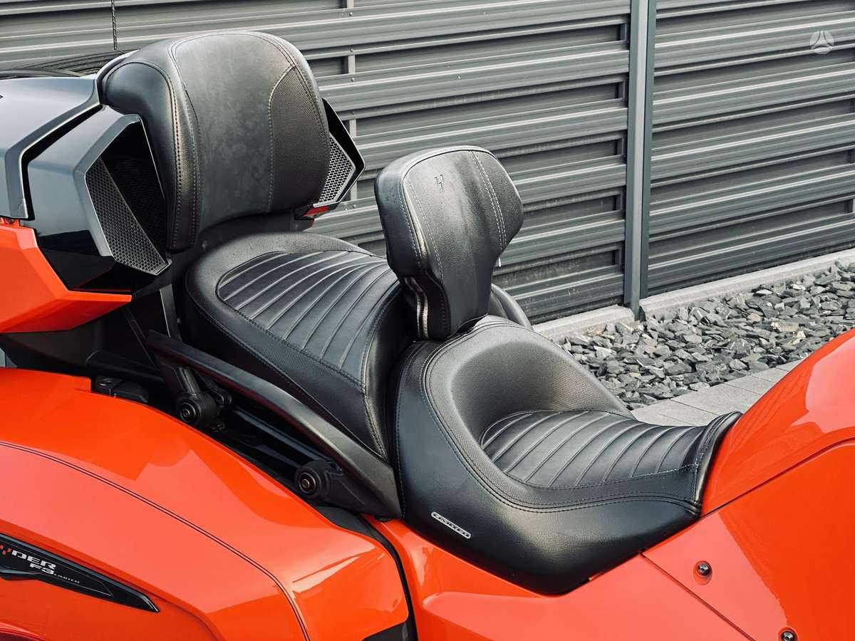 Can-Am Spyder 1330cc, трициклы