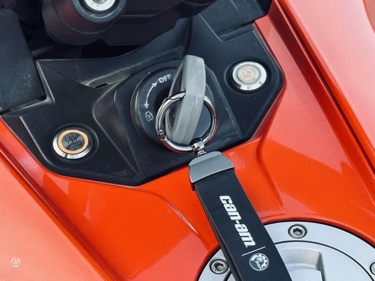 Can-Am Spyder 1330cc, трициклы
