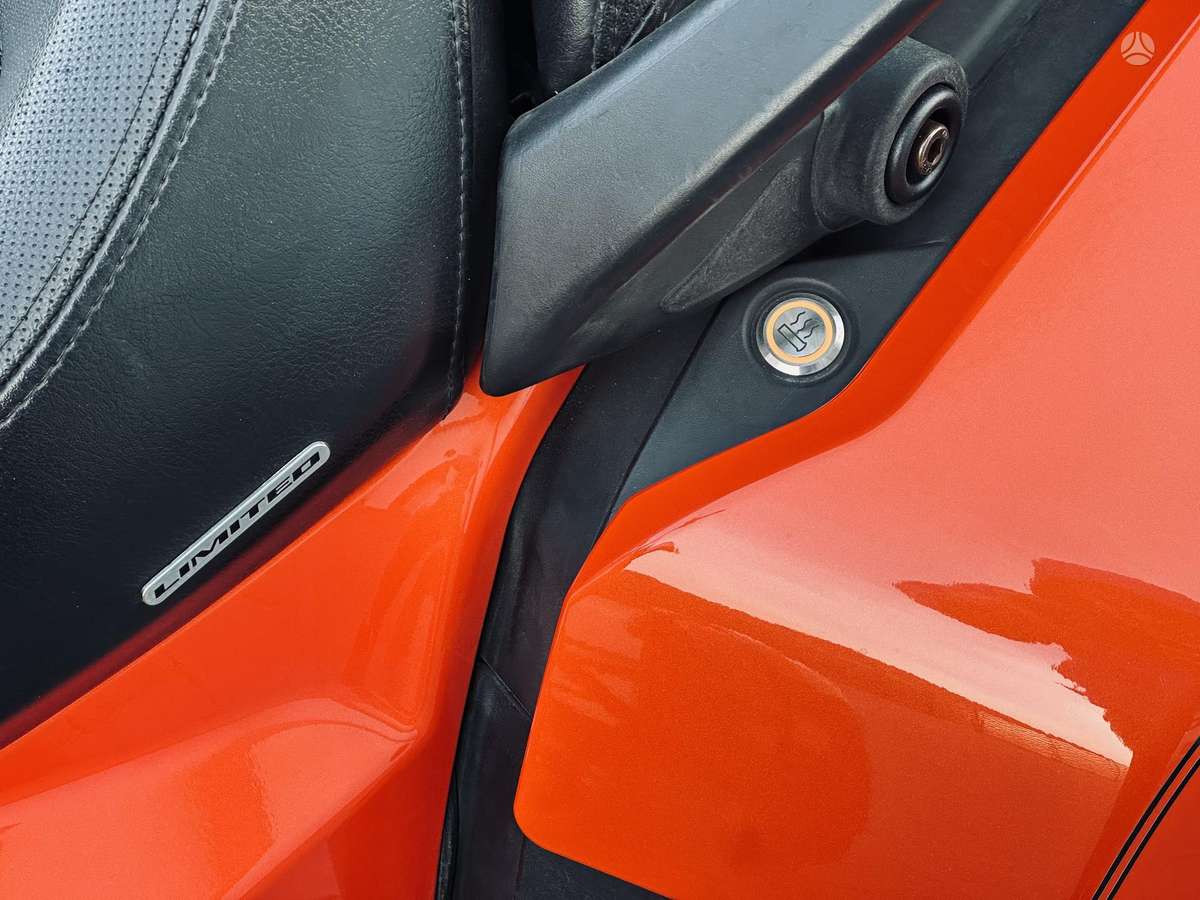 Can-Am Spyder 1330cc, трициклы