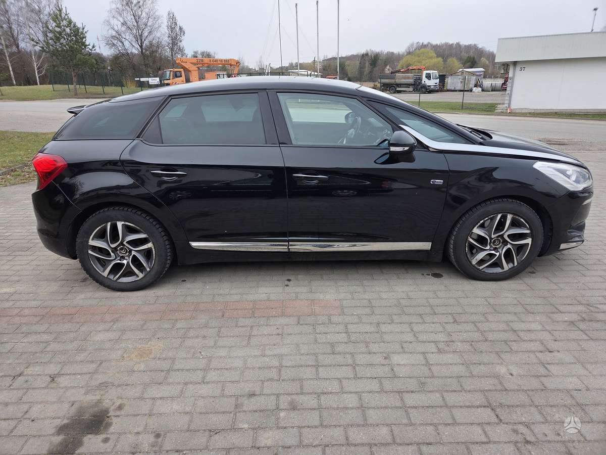 Citroen DS5, 2.0 l., hatchback