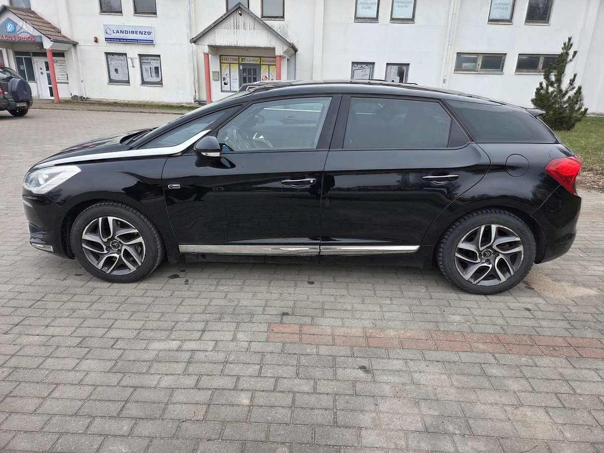 Citroen DS5, 2.0 l., hatchback