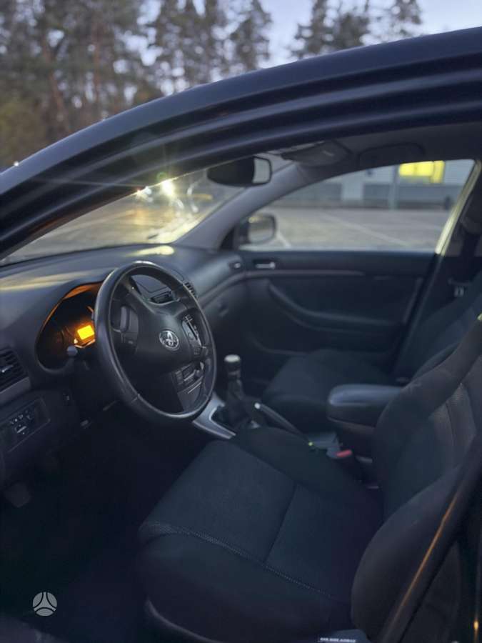 Toyota Avensis - 4