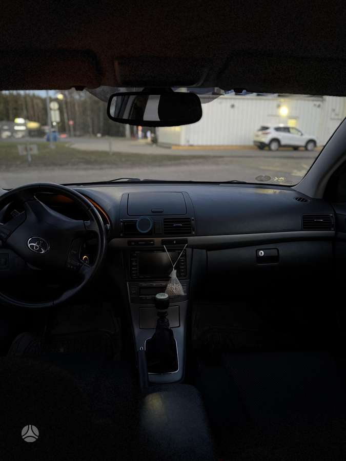 Toyota Avensis - 6