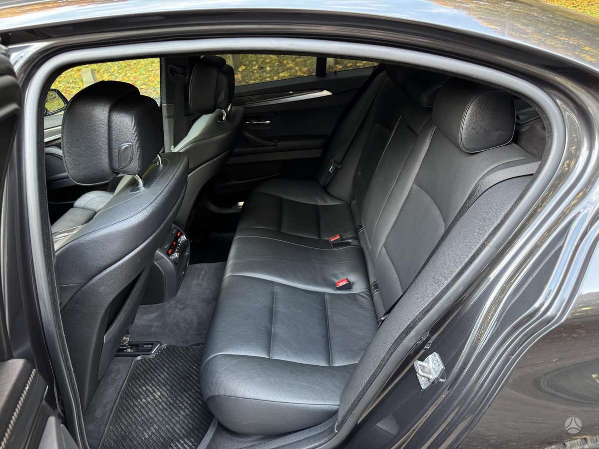 BMW 550, 4.4 l., Седан