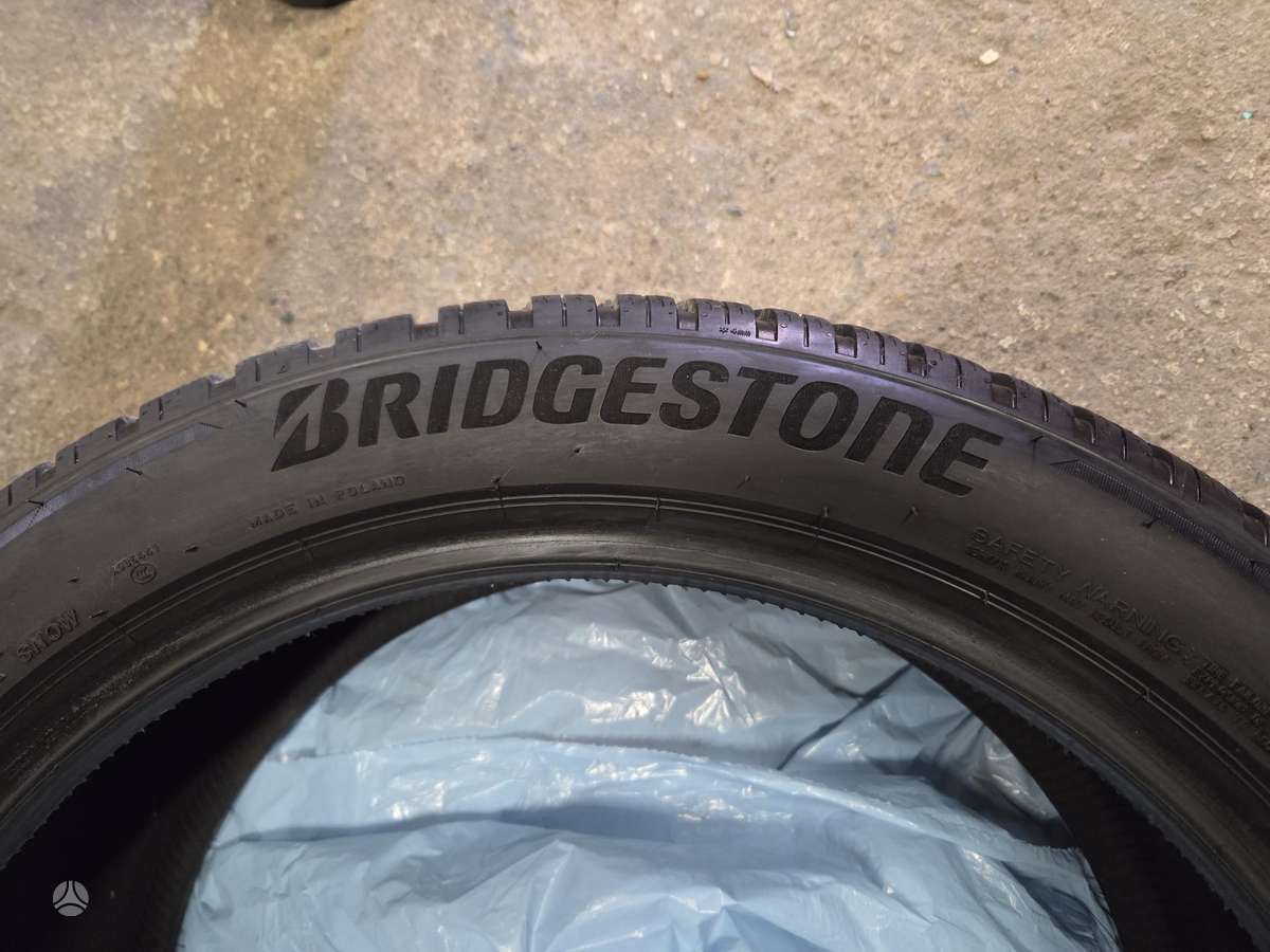 Bridgestone Blizzak LM005, winter 235/45 R20