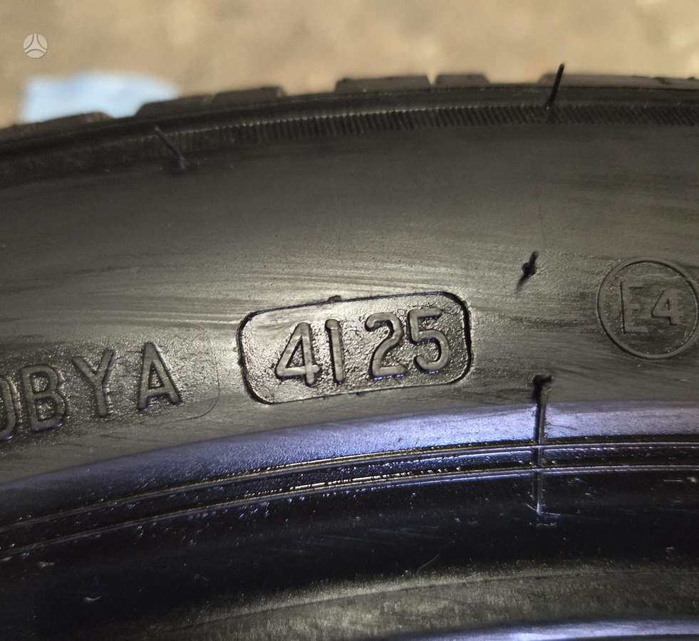 Bridgestone Blizzak LM005, winter 235/45 R20