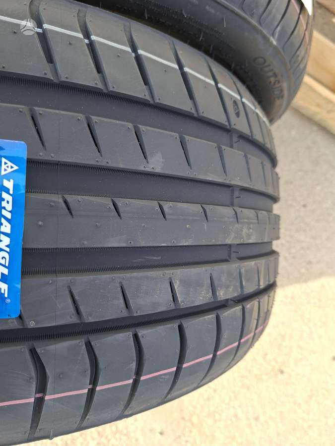 Triangle, summer 255/40 R18