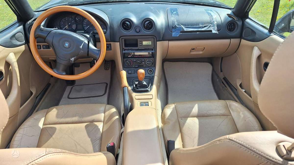 Mazda MX-5, 1.6 l., convertible