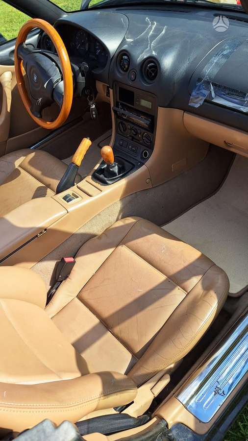 Mazda MX-5, 1.6 l., convertible