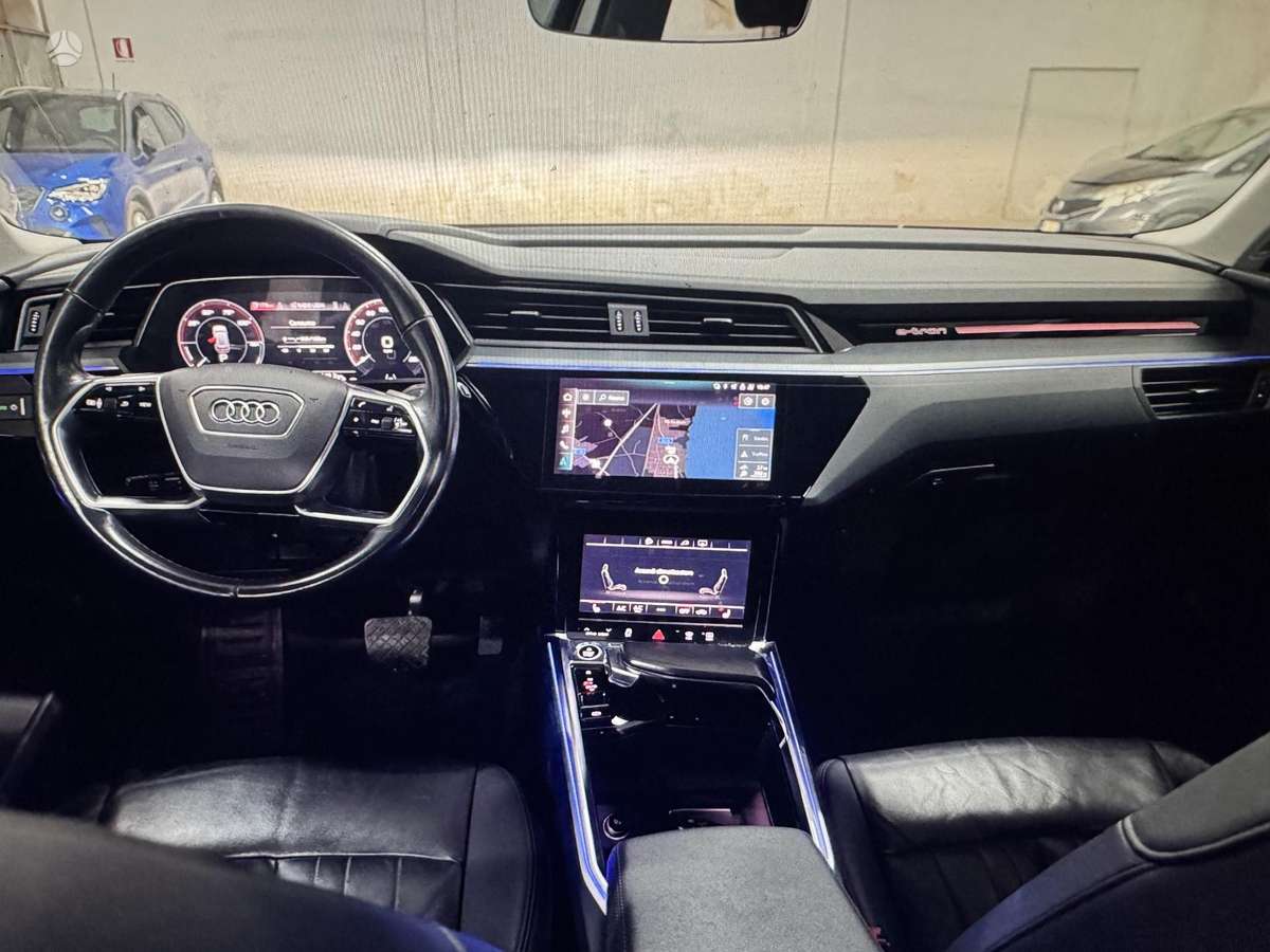 Audi e-tron, 71 kWh, off-road / crossover