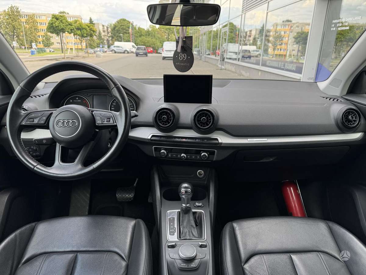 Audi Q2, 1.6 l., Внедорожник / Кроссовер