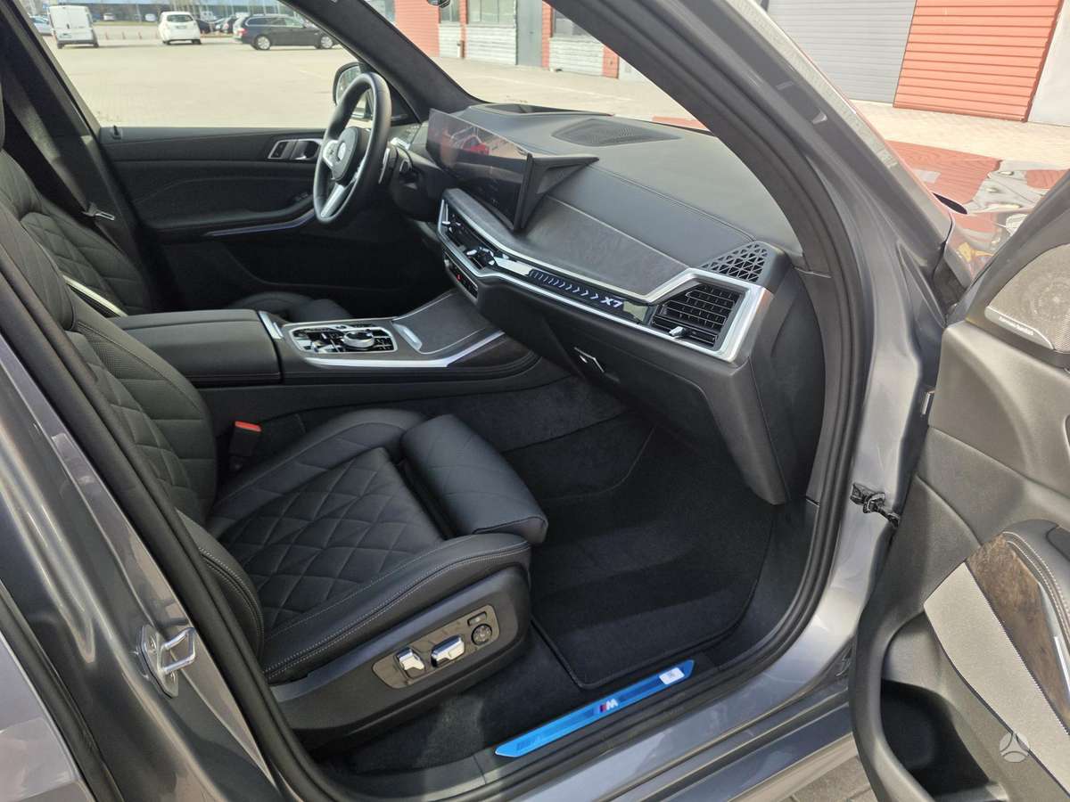 BMW X7, 3.0 l., Минивэн