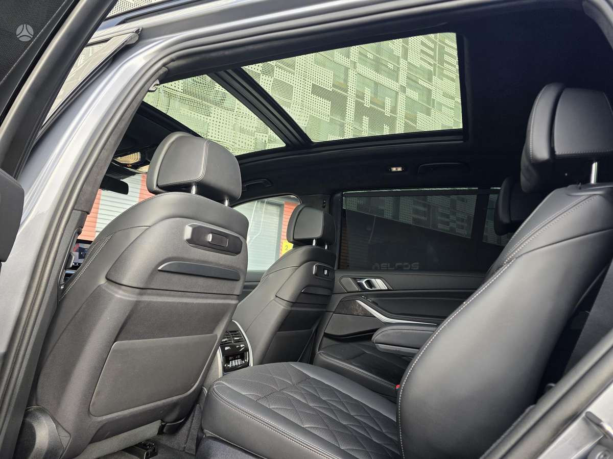 BMW X7, 3.0 l., Минивэн