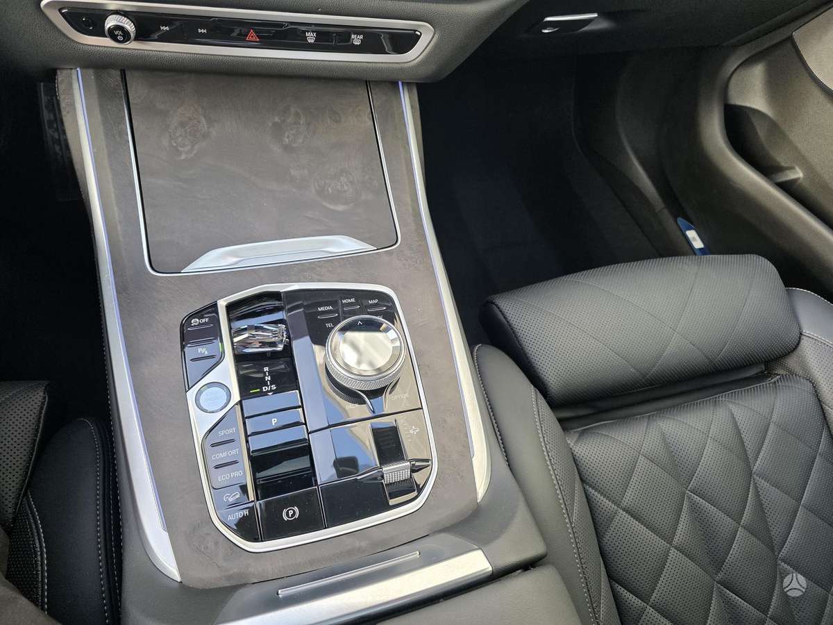 BMW X7, 3.0 l., Минивэн