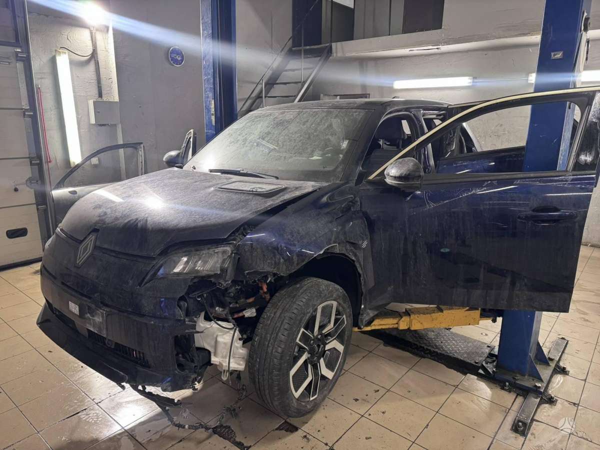 Renault 5 E-Tech по частям