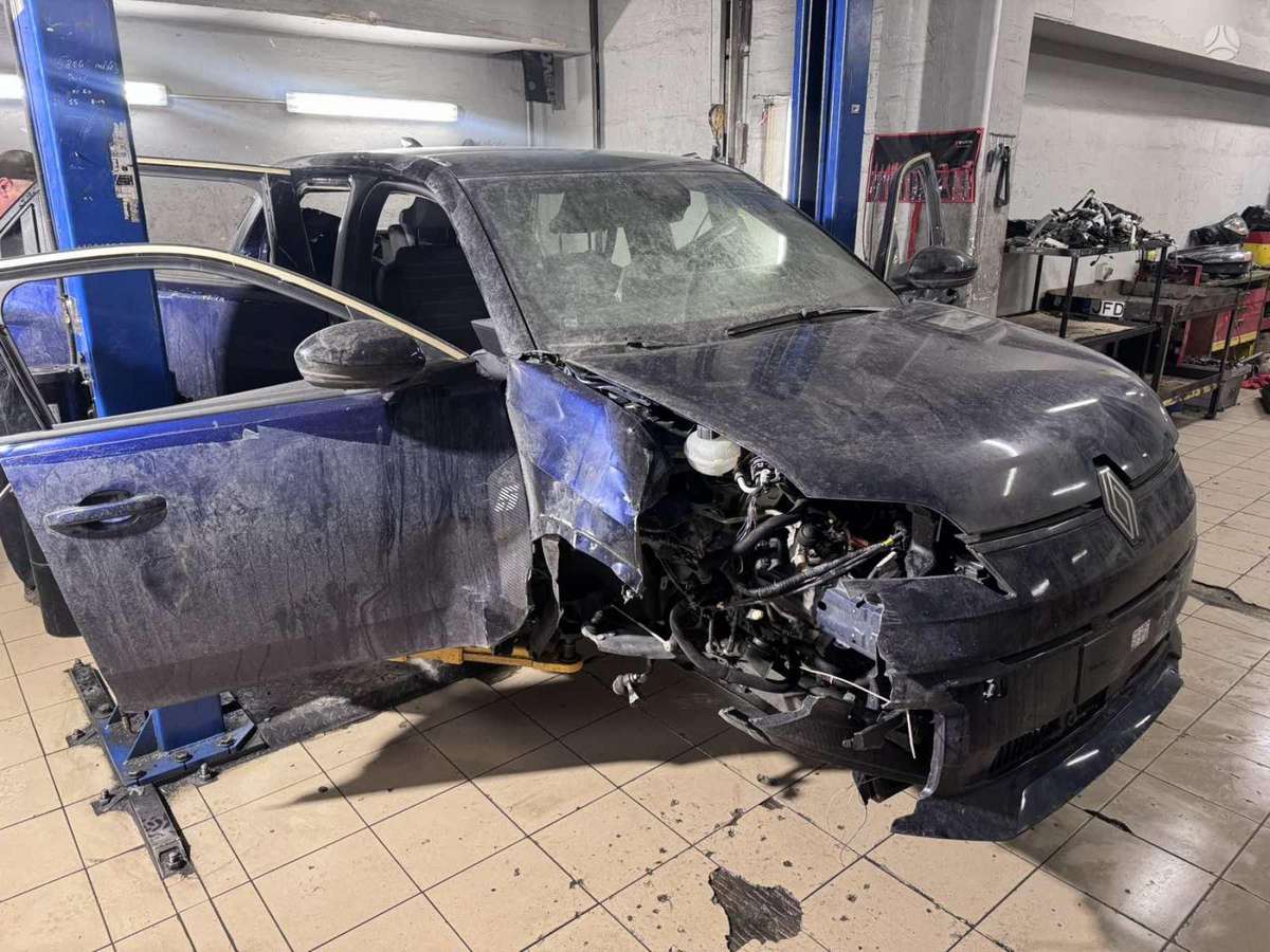 Renault 5 E-Tech for parts