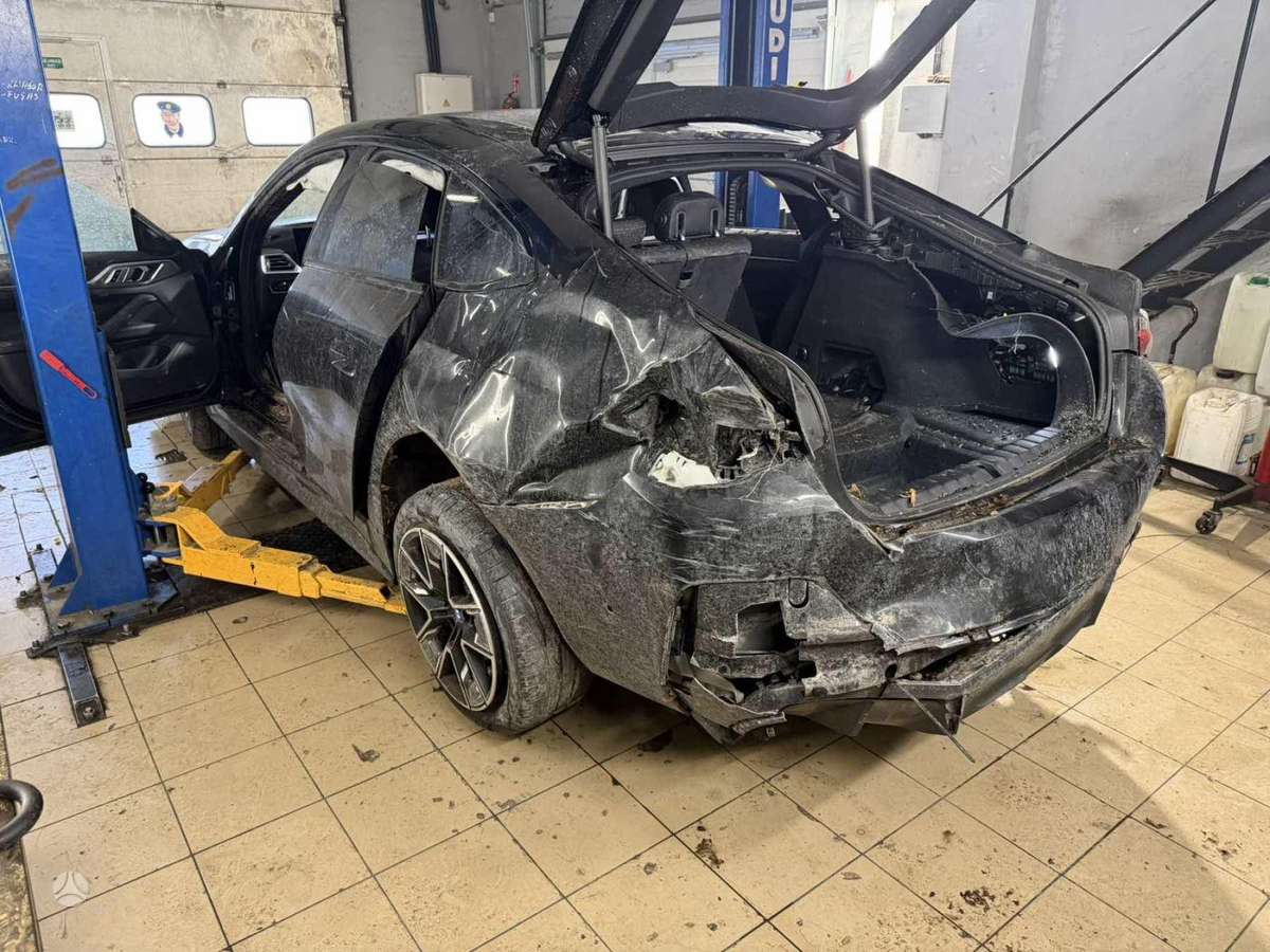 BMW i4 по частям
