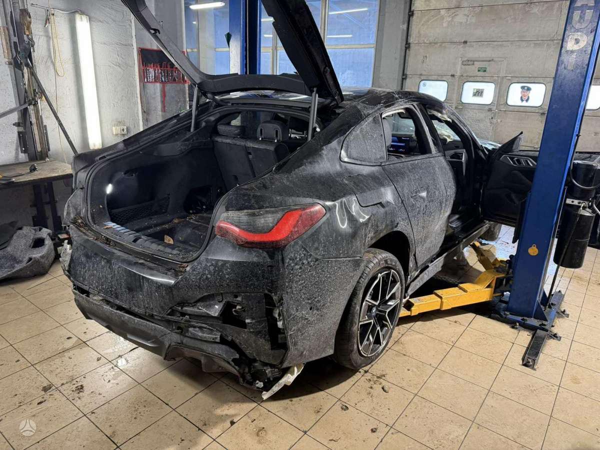 BMW i4 по частям