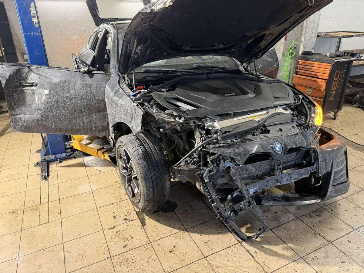 BMW i4 for parts