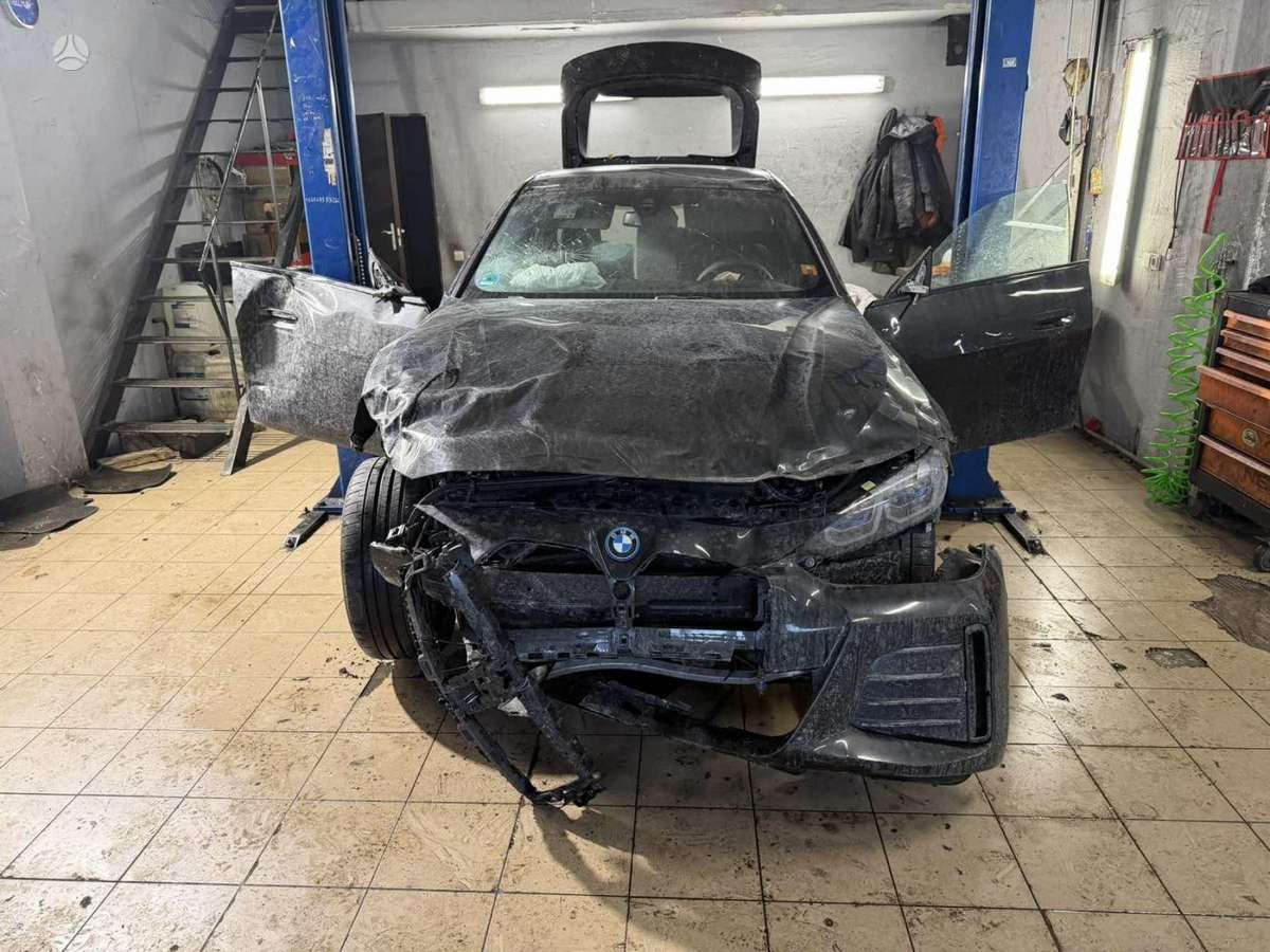 BMW i4 по частям