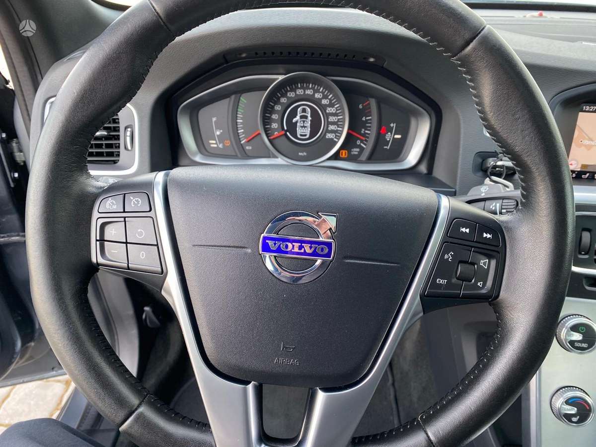 Volvo S60 Cross Country - 12