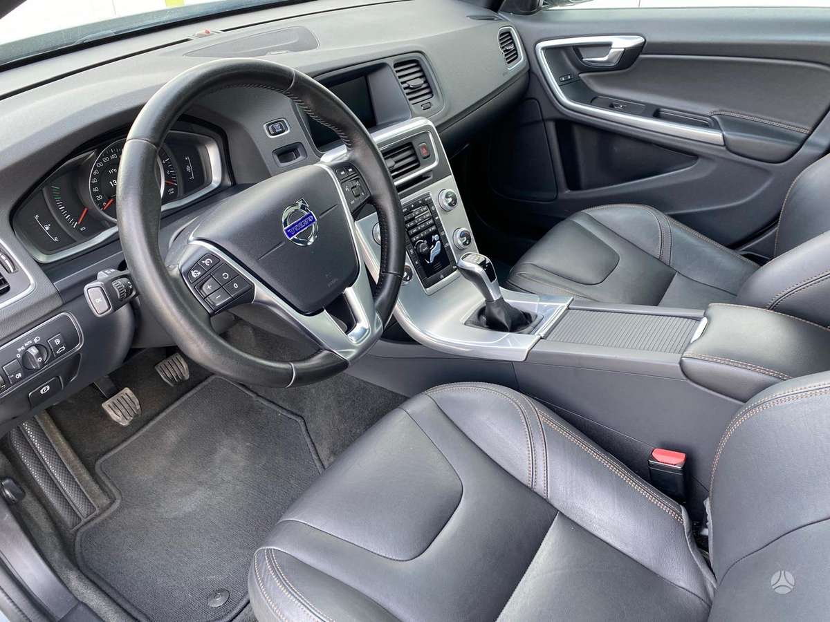 Volvo S60 Cross Country - 9