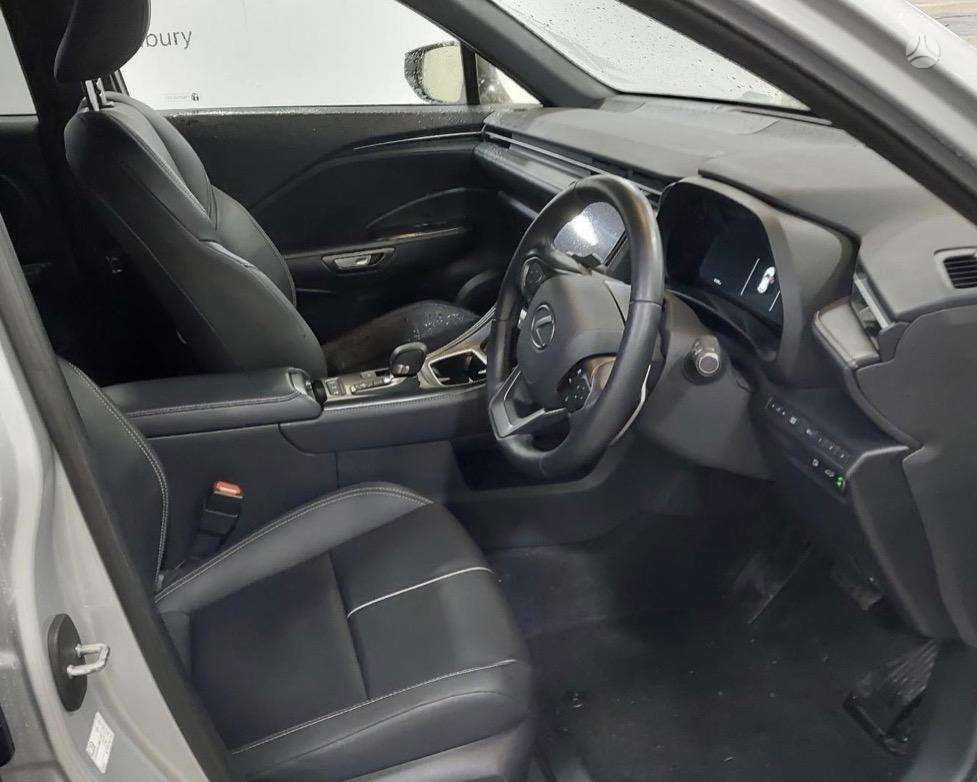 Lexus LBX по частям. Dalimis