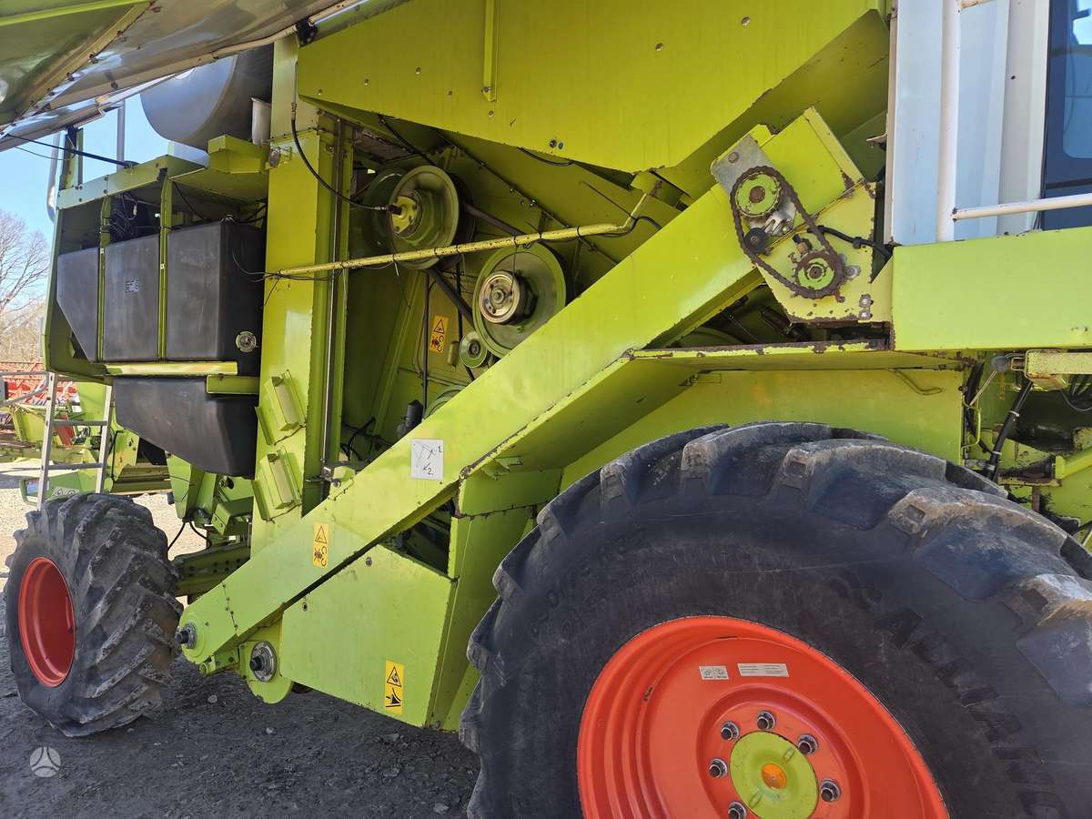 Claas LEXION 410, combine harvesters