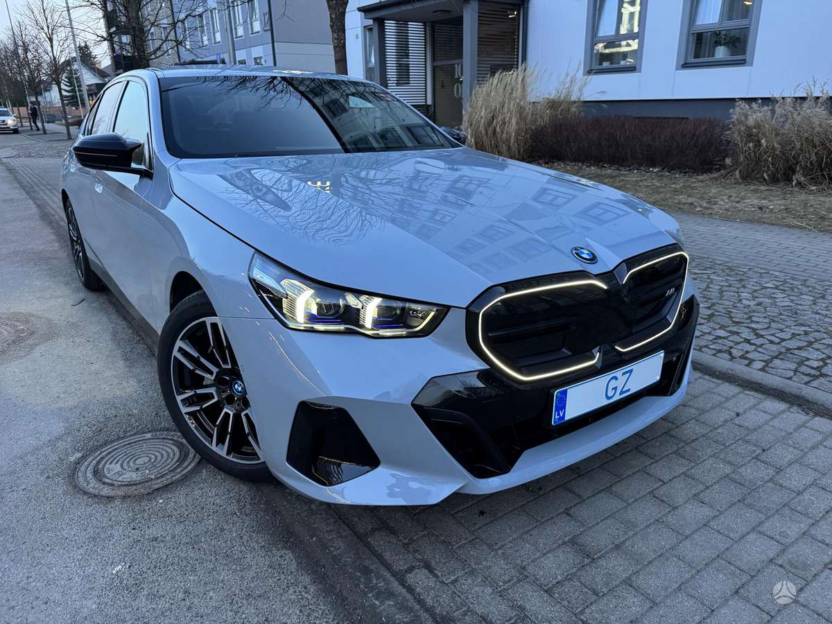 BMW i5, 81 кВт·ч, Седан