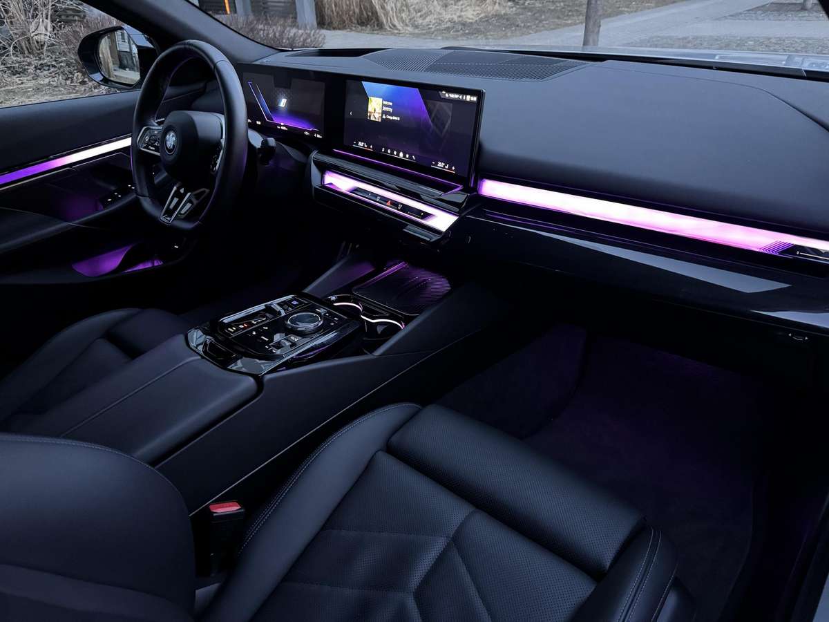BMW i5, 81 кВт·ч, Седан